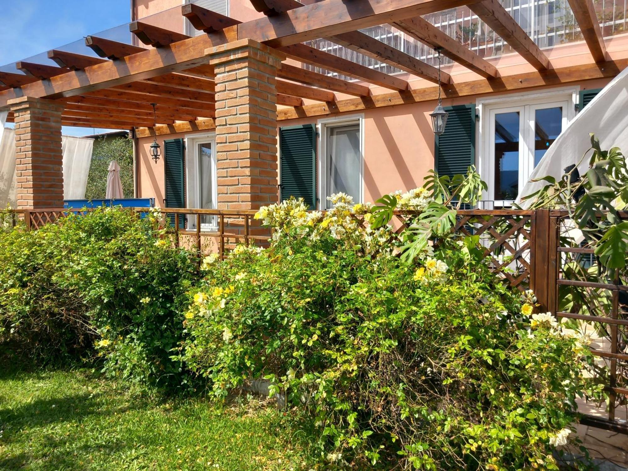 Appartamenti Ca'Melia Sarzana Exteriör bild